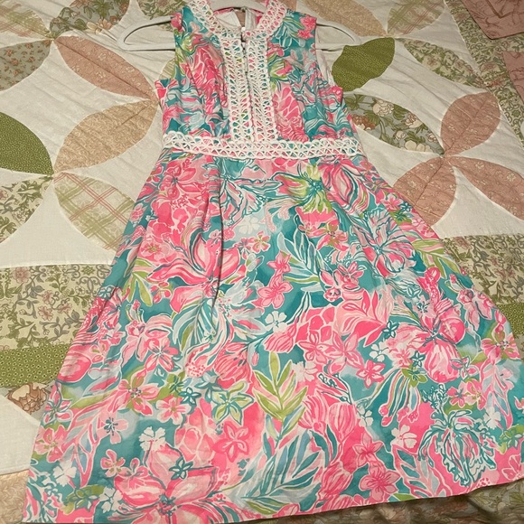 Lilly Pulitzer Aline floral mutli-color dress. Beautiful size 0 - Picture 9 of 11